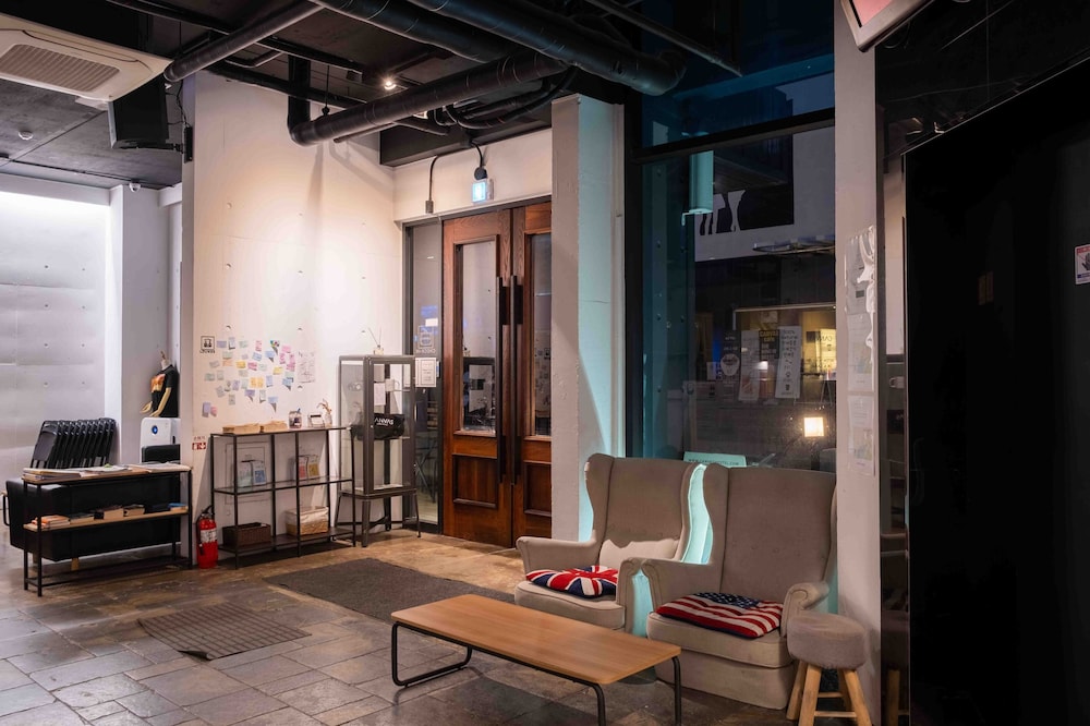 Canvas Hostel 33/54