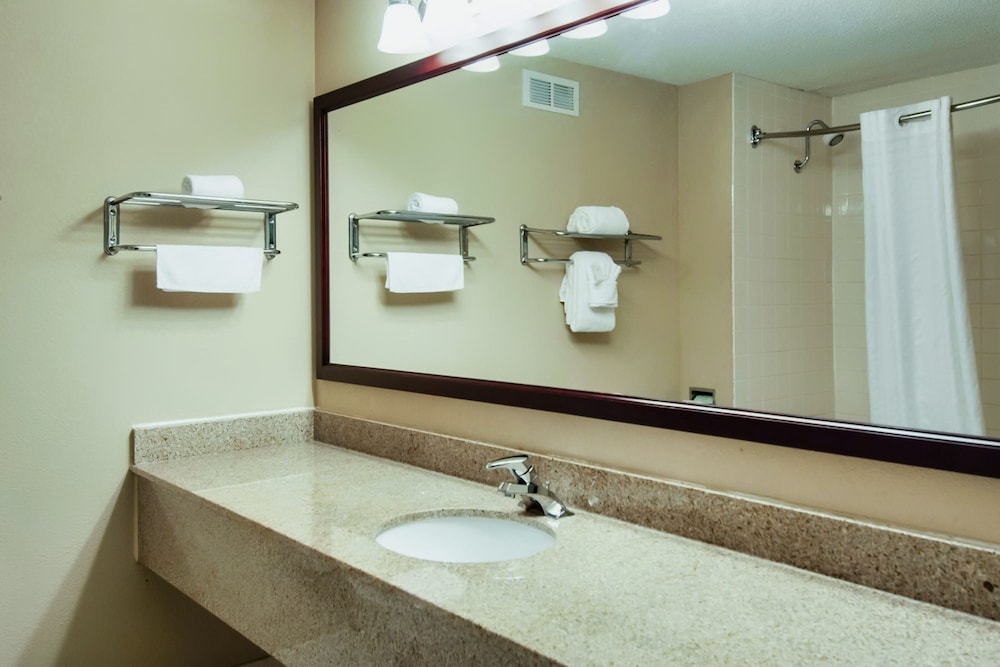 Days Inn & Suites by Wyndham Johnson City 36/36