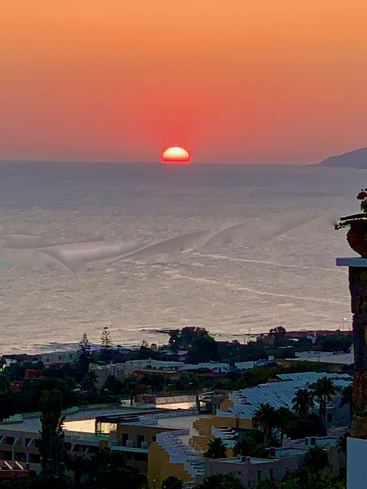 Creta Blue Boutique Hotel 42/48