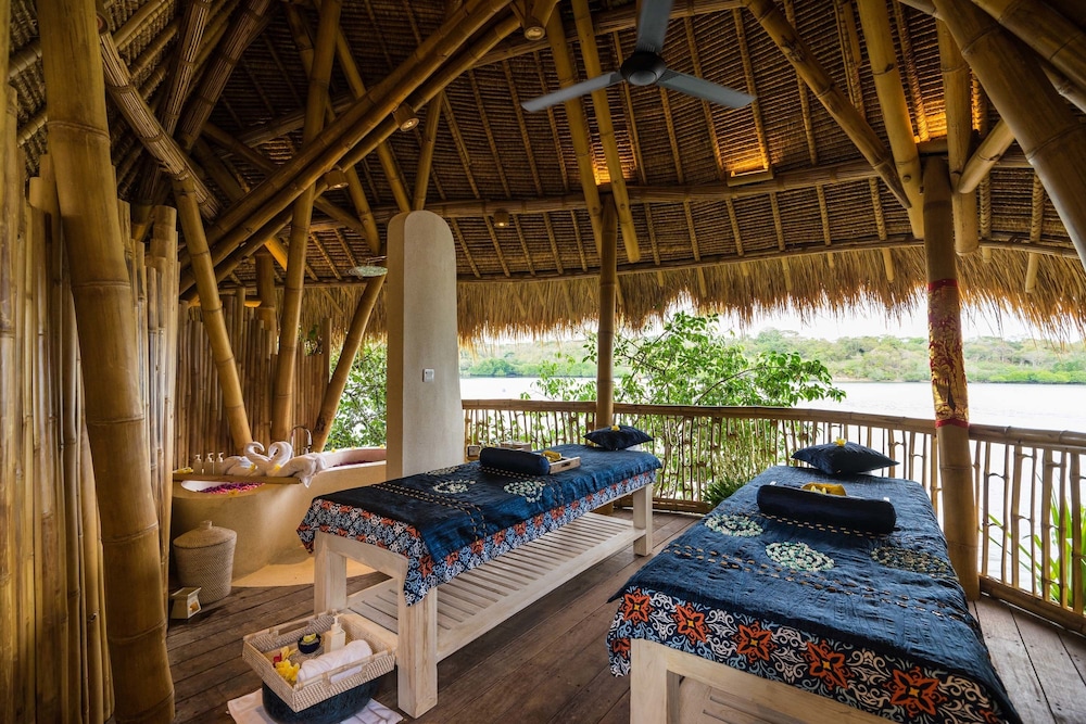 Menjangan Dynasty Resort 40/73
