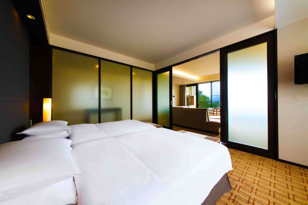 Regency, Executive, Suite, Twin Beds