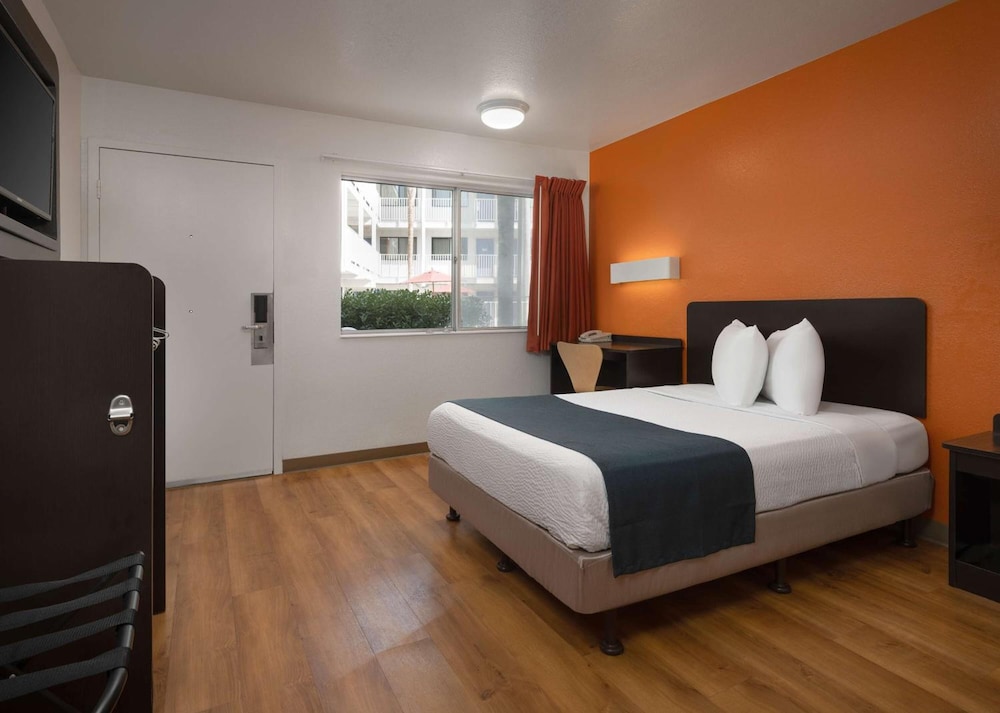 Motel6 Carpinteria, CA - Santa Barbara - North 25/59
