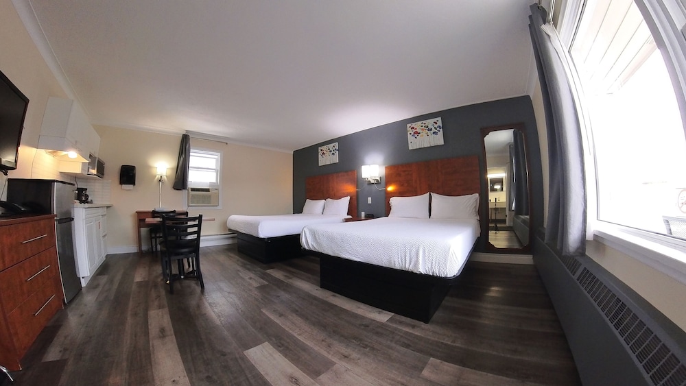 Moonlight Inn and Suites Sudbury 3/50