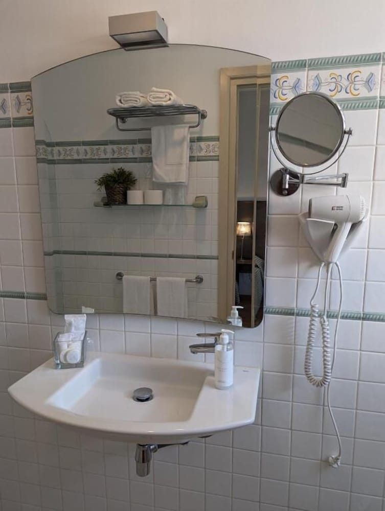 Hostal De La Plaaa 49/49