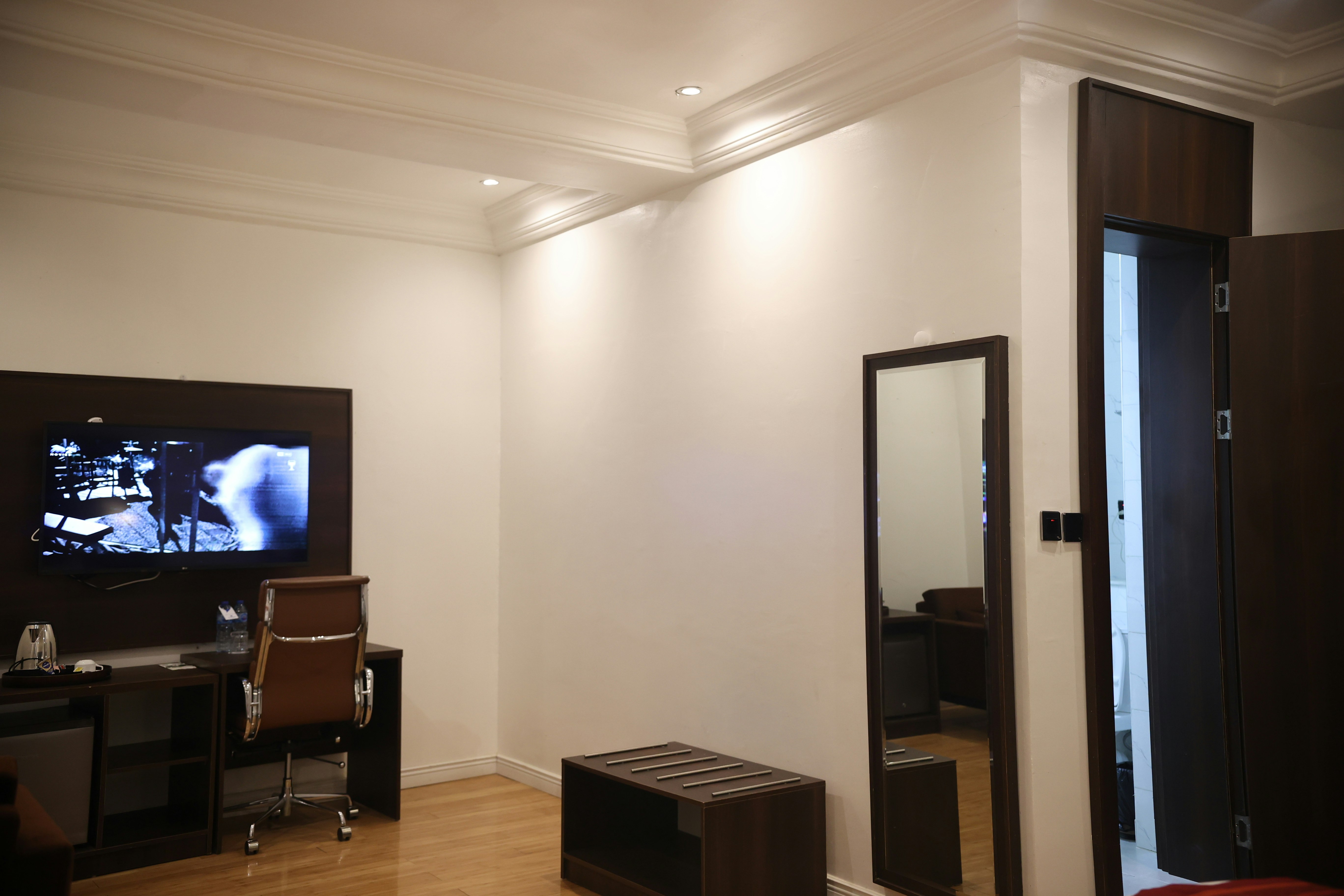Bolton White Hotels 20/24