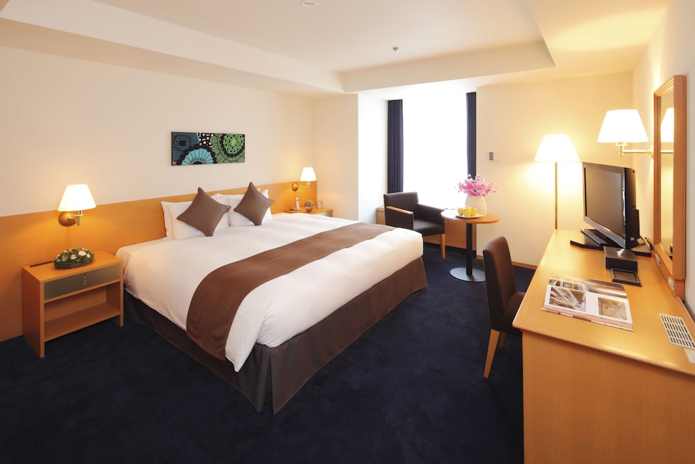 Room, King Bed, East Wing, Corner
