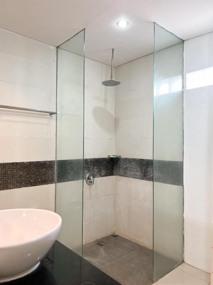 Apple Suite Apartment 51/56