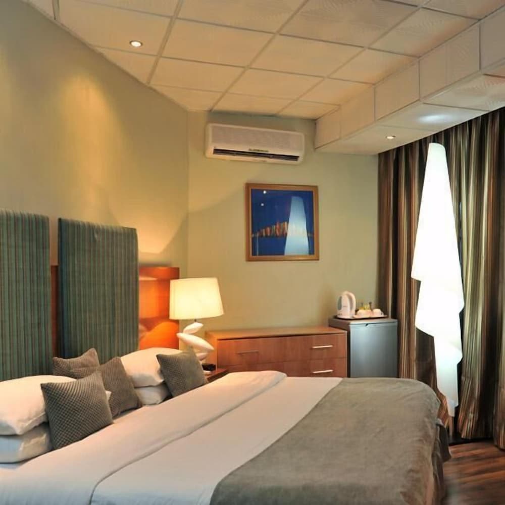 Bon Hotel Delta 9/50