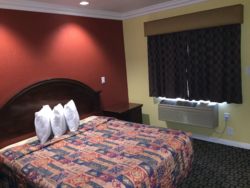 Industry Inn Amp Suites 32/60