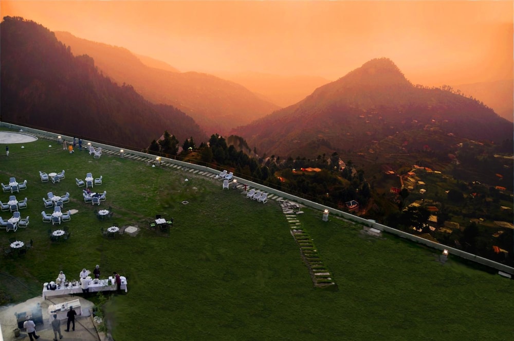 Pearl Continental Malam Jabba 43/50