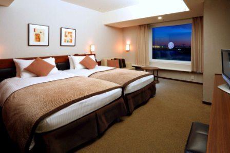Harmony, Hollywood, Twin Beds