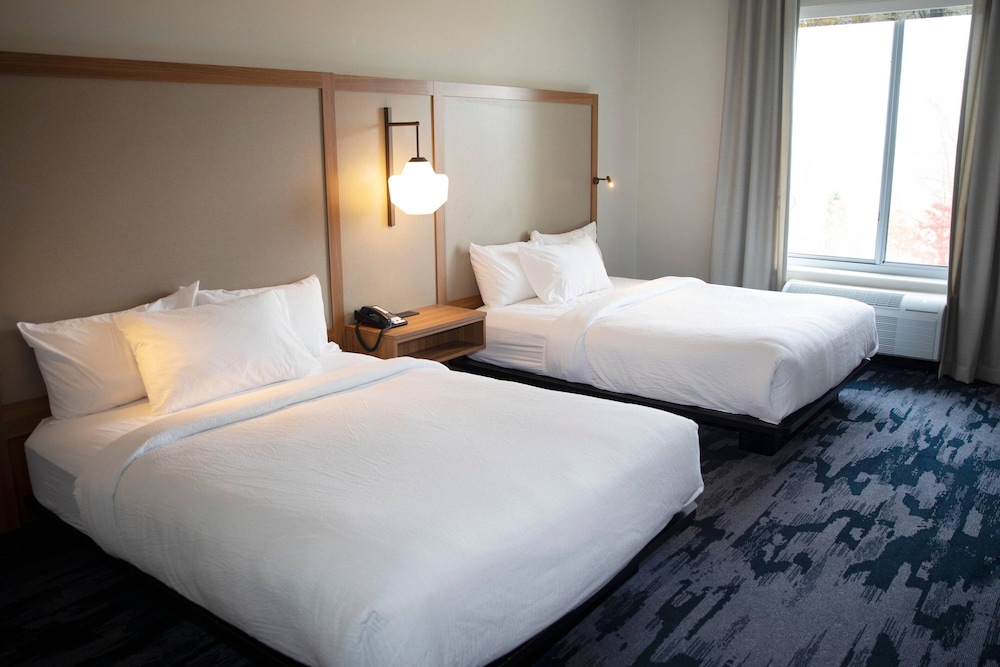 Fairfield Inn & Suites by Marriott Marquette 13/37