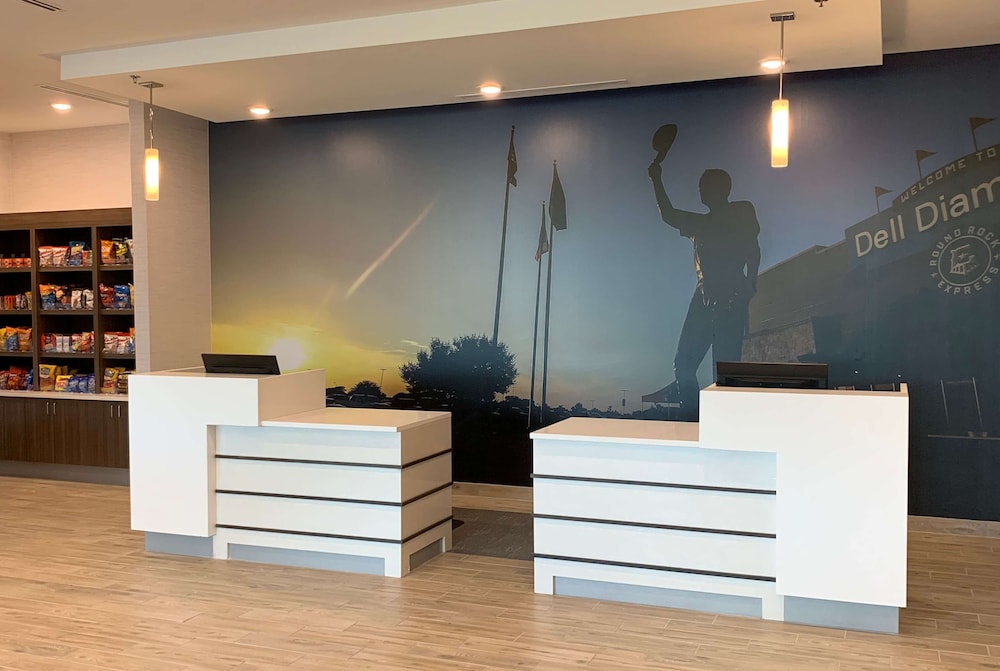 La Quinta Inn and Suites by Wyndham Round Rock East 24/43