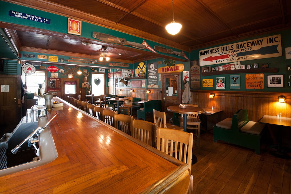 Rogues Harbor Inn 40/50