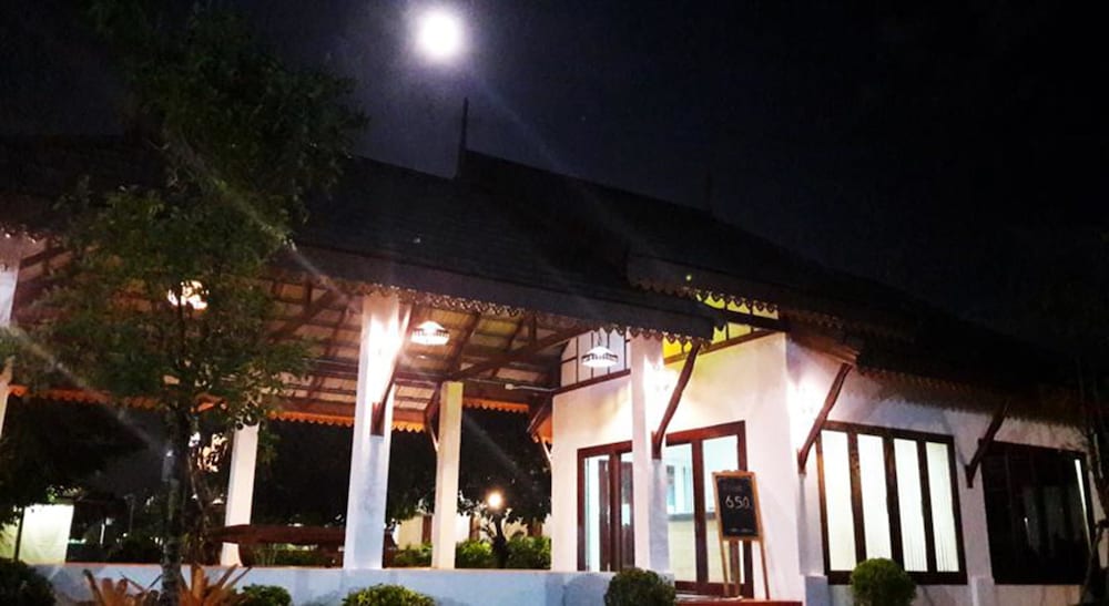 Khum Nakhon Hotel 1/47