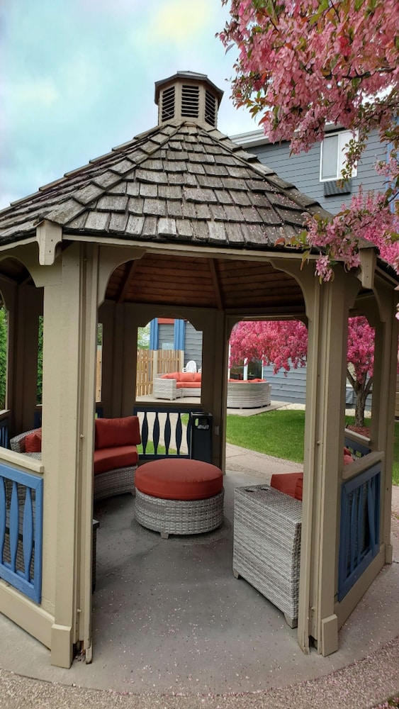 Best Western Plus Hudson I-94 2/28