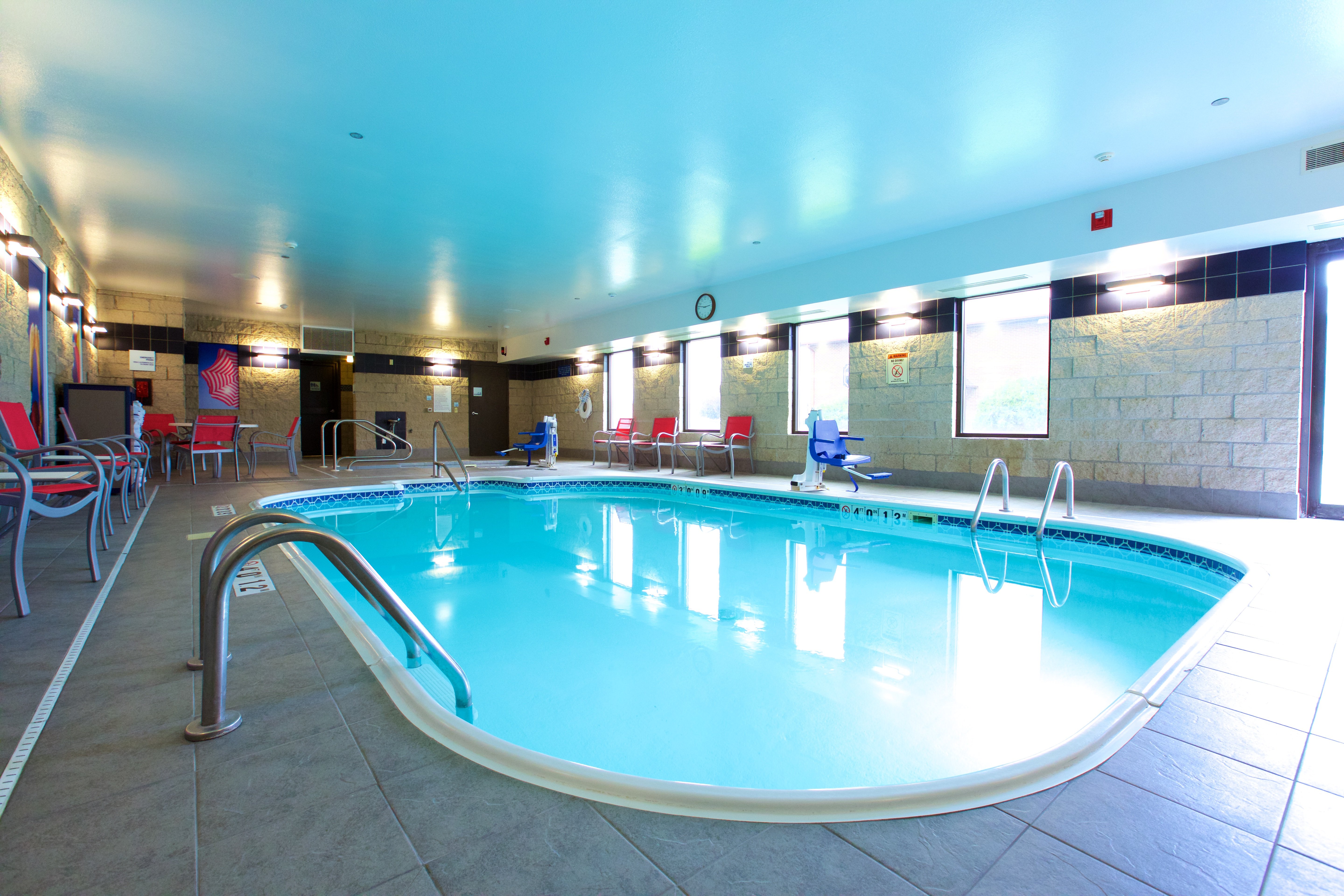 Holiday Inn Express Fargo-West Acres 53/70