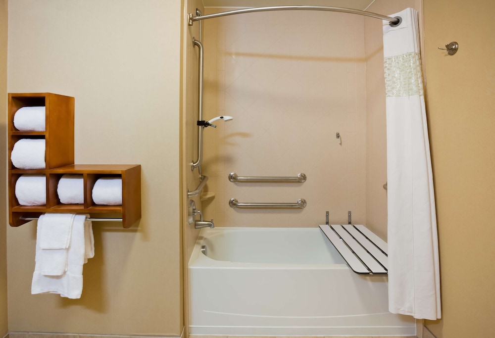 Hampton Inn Fairmont 15/54
