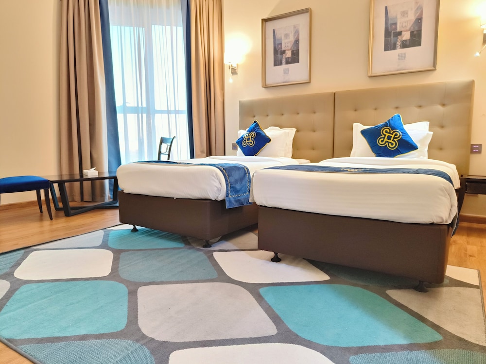 Seven Seas Hotel 26/68
