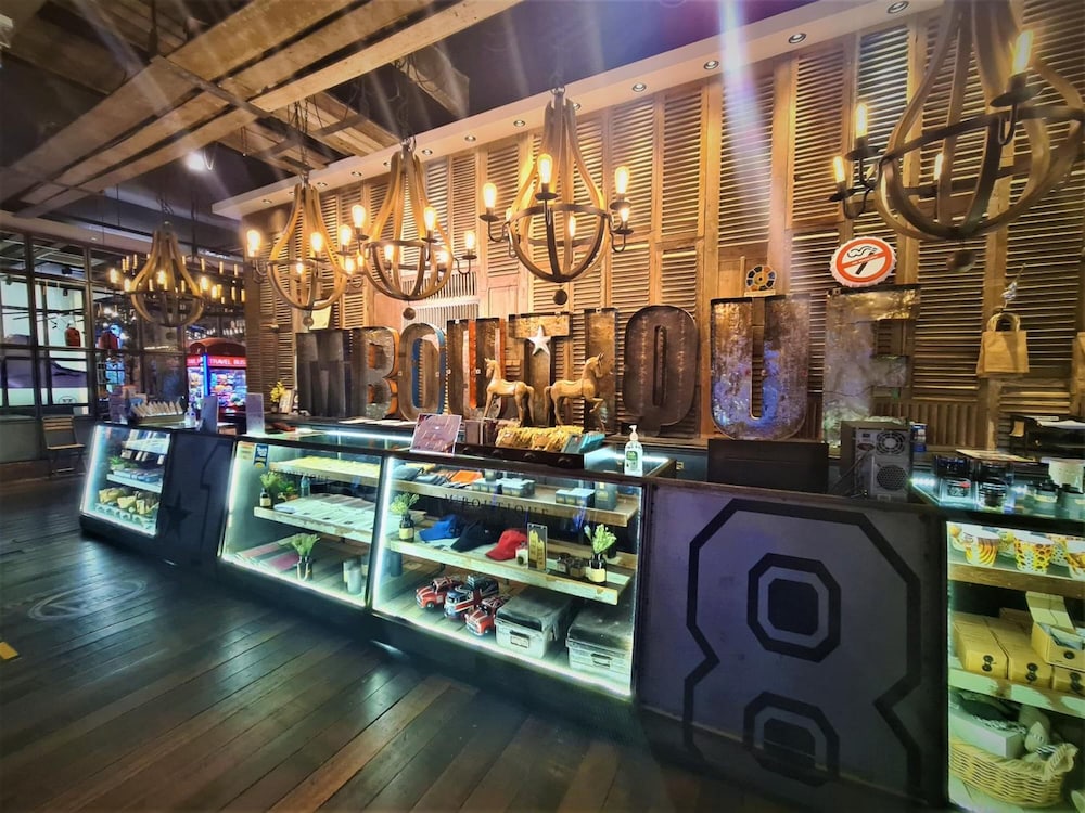 M Boutique Station 18 58/65