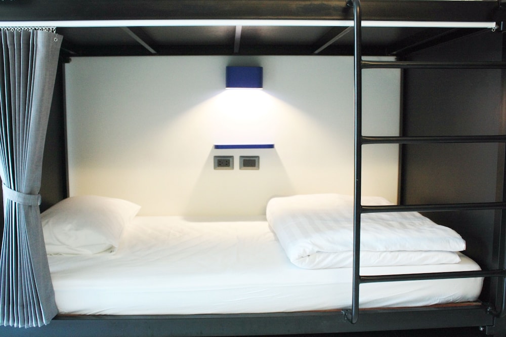 MIXED DORM, 6 BEDS, SHARED BATHROOM