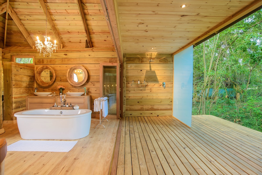 Summerfields Rose Retreat Spa 25/50