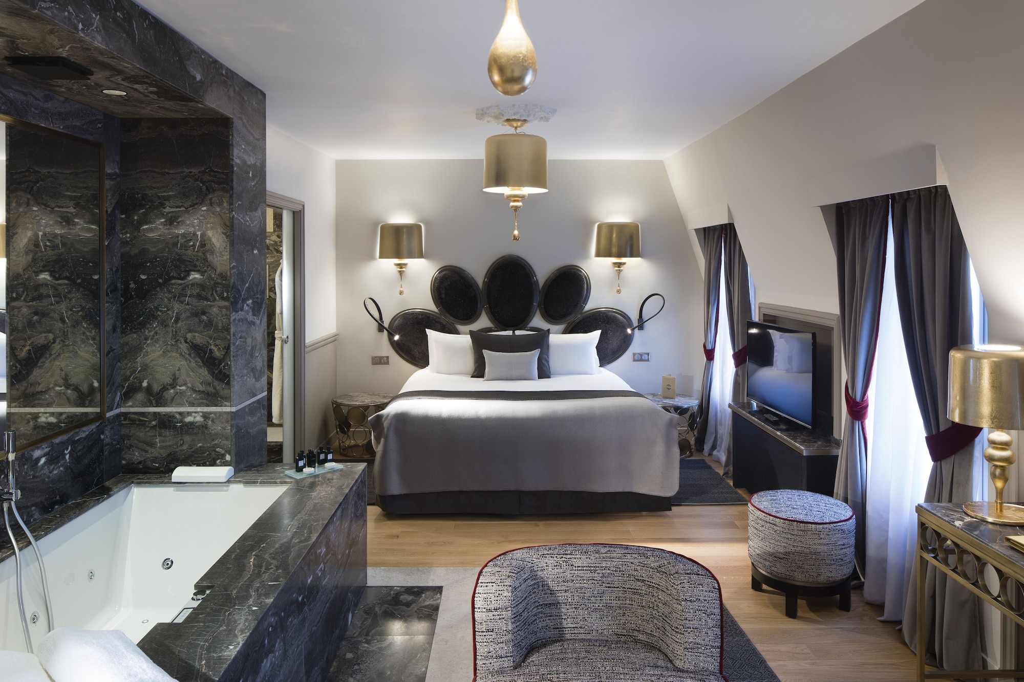 DUPLEX, BALNEO, SUITE