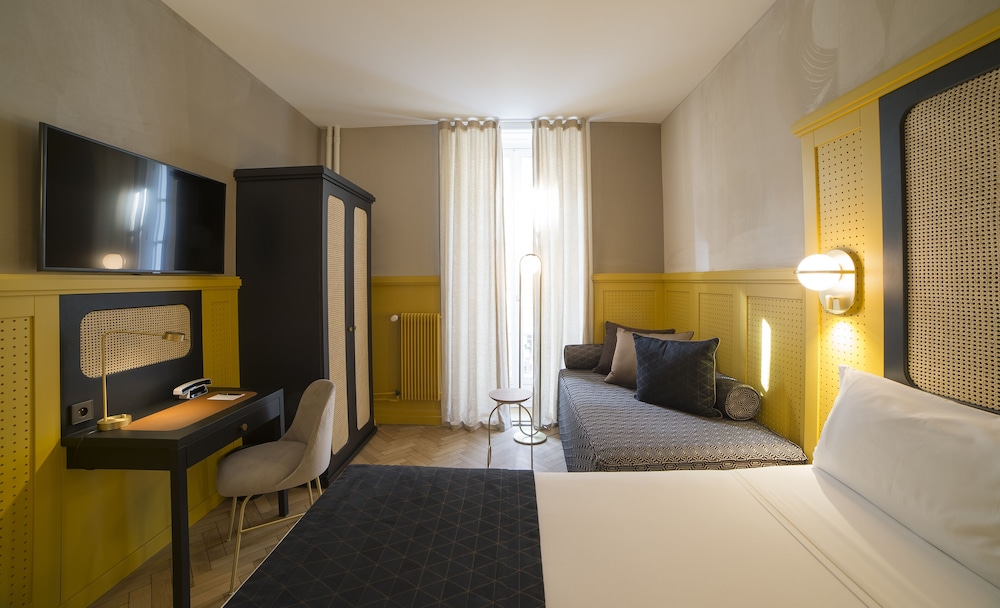 ROOM, TRIPLE