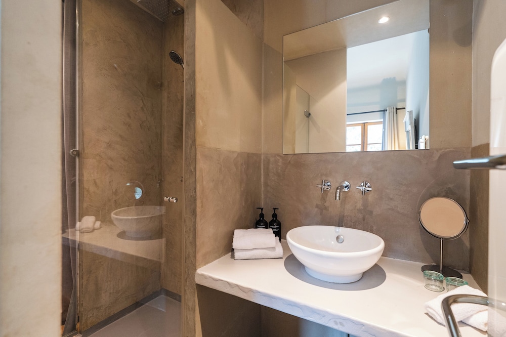 Le Galinier Lourmarin, a Beaumier Guesthouse 48/50