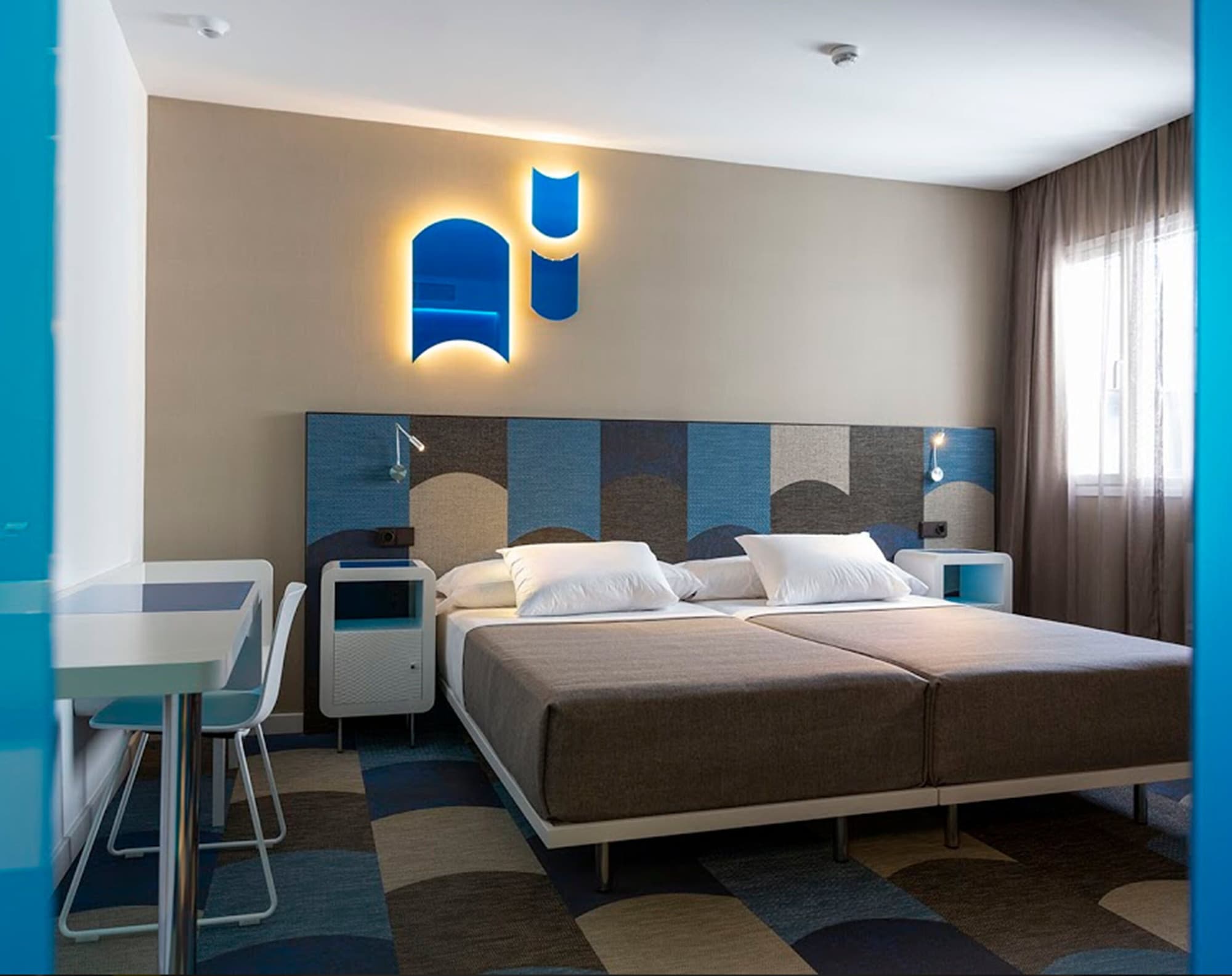 ROOM, SINGLE, DOUBLE BED