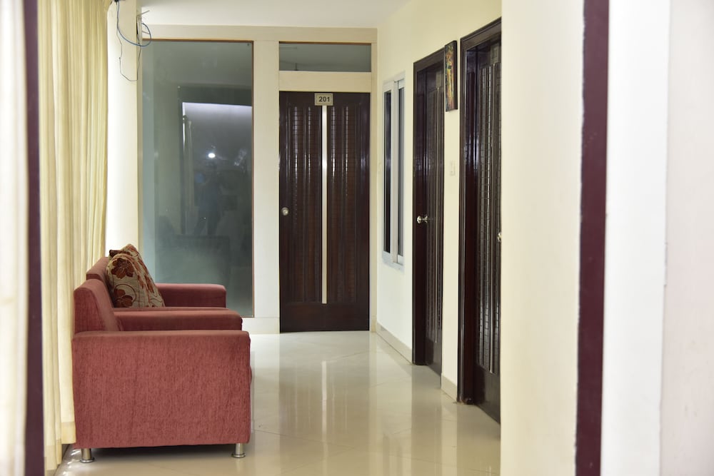 4 Seasons Suites 10/50