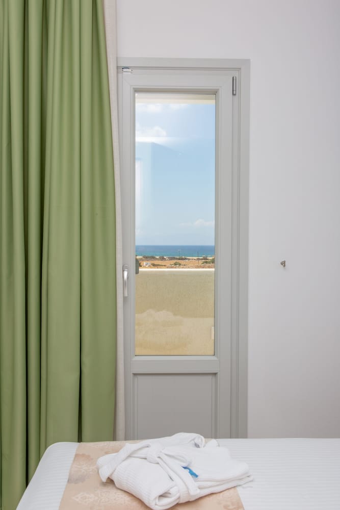 Sun and Moon Villas and Suites 50/72