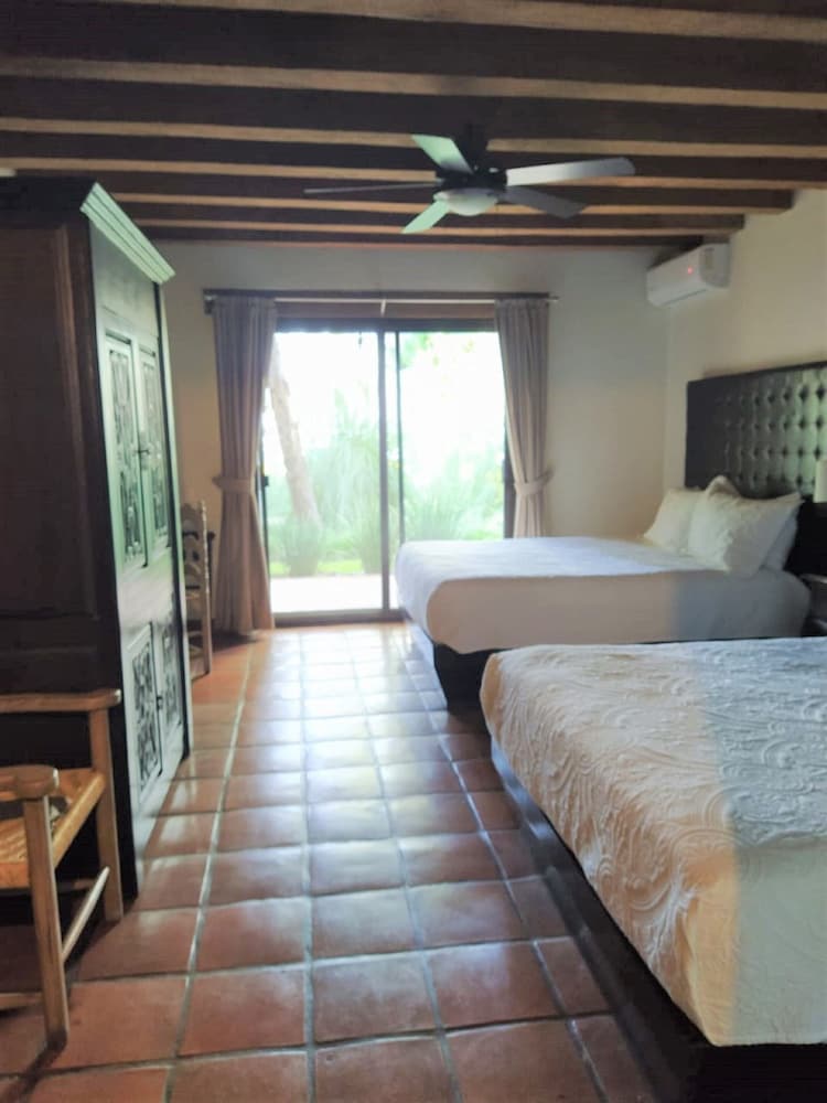 Hotel Quinta San Carlos 20/66