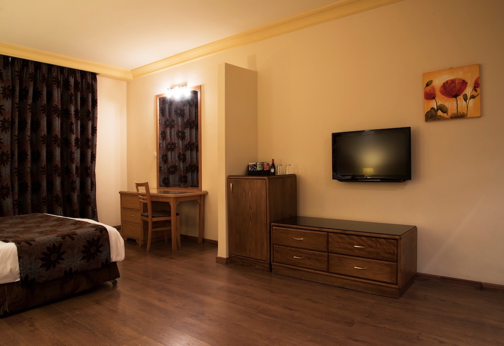 Bella Riva Suite Hotel 49/59