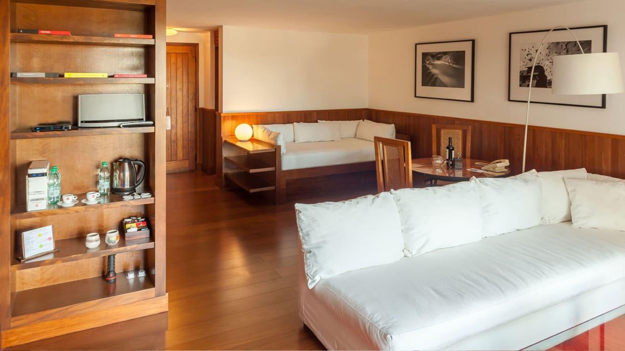 Bi Level, Premium, Suite
