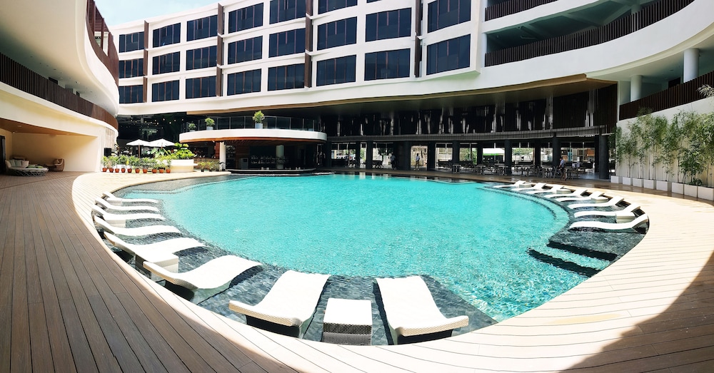 Hue Hotels Resorts Boracay 65/67