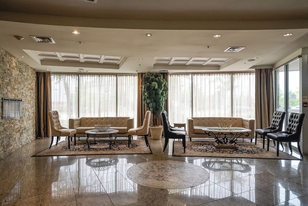 Monte Carlo Inn Airport Suites 44/68