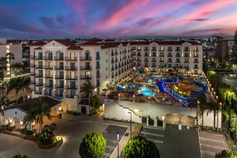 Courtyard Anaheim Theme Park Entrance 1/10
