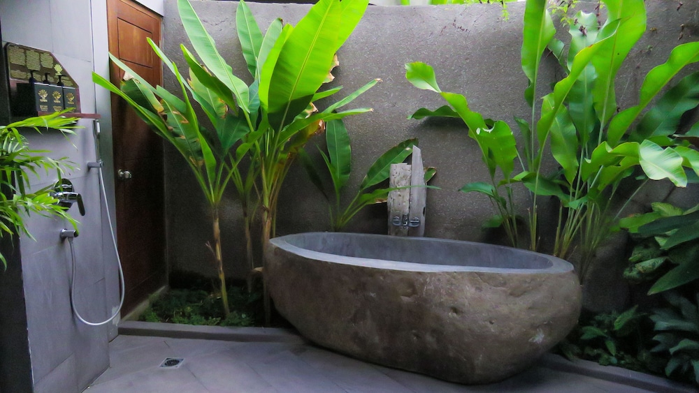 De Moksha Eco Friendly Boutique Resort & Restaurant 72/74