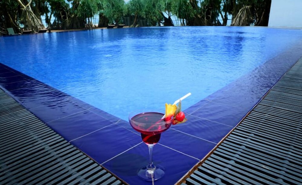 Coco Royal Beach Kalutara 10/25