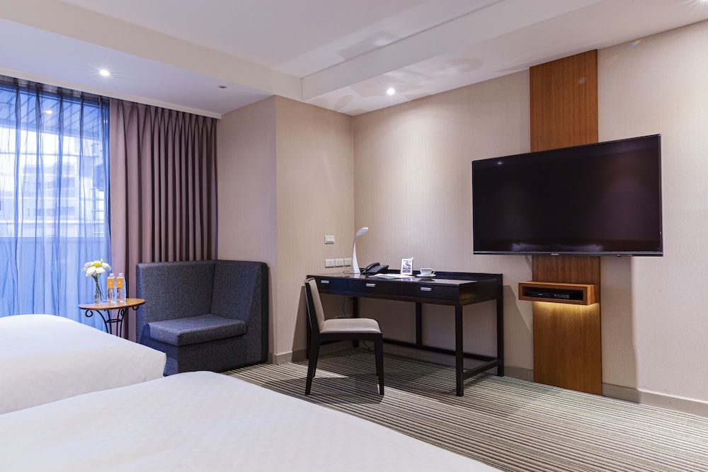 Pacific Business Hotel 58/70