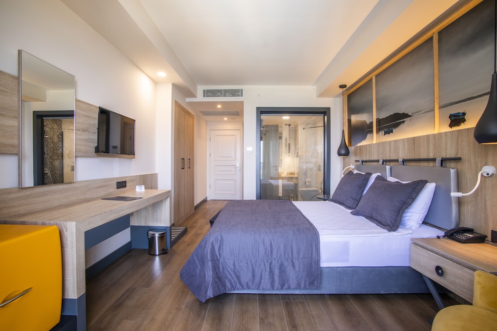 MAIA Luxury Beach Hotel & Spa 9/50