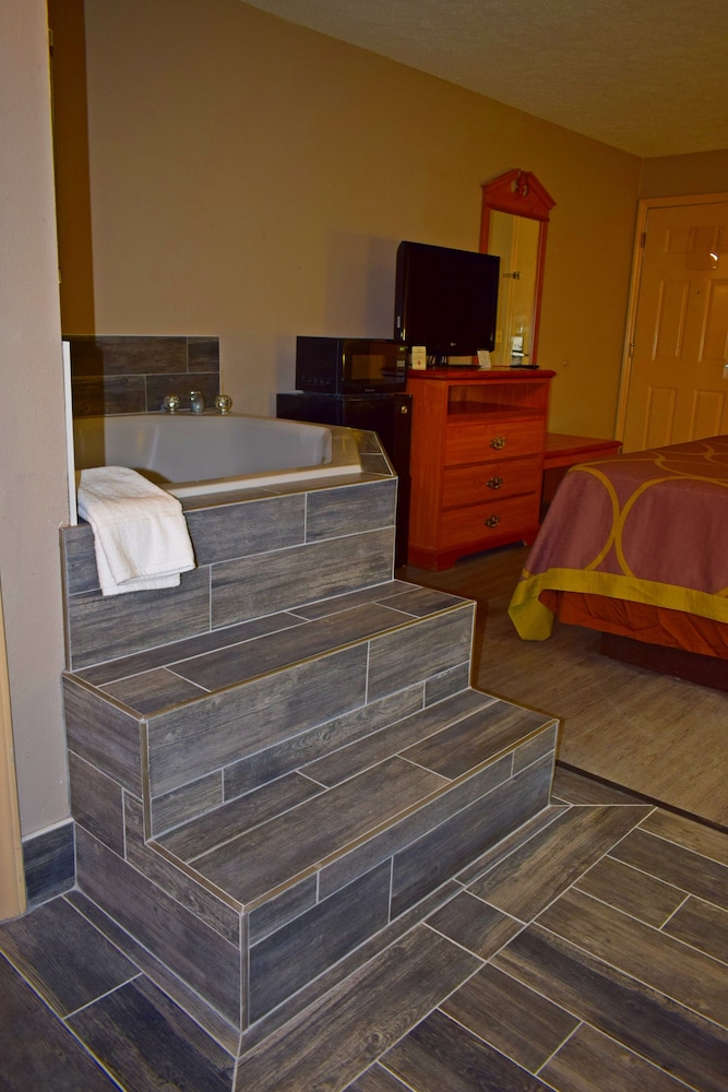 Super 8 by Wyndham Fort Chiswell Wytheville Area 9/33