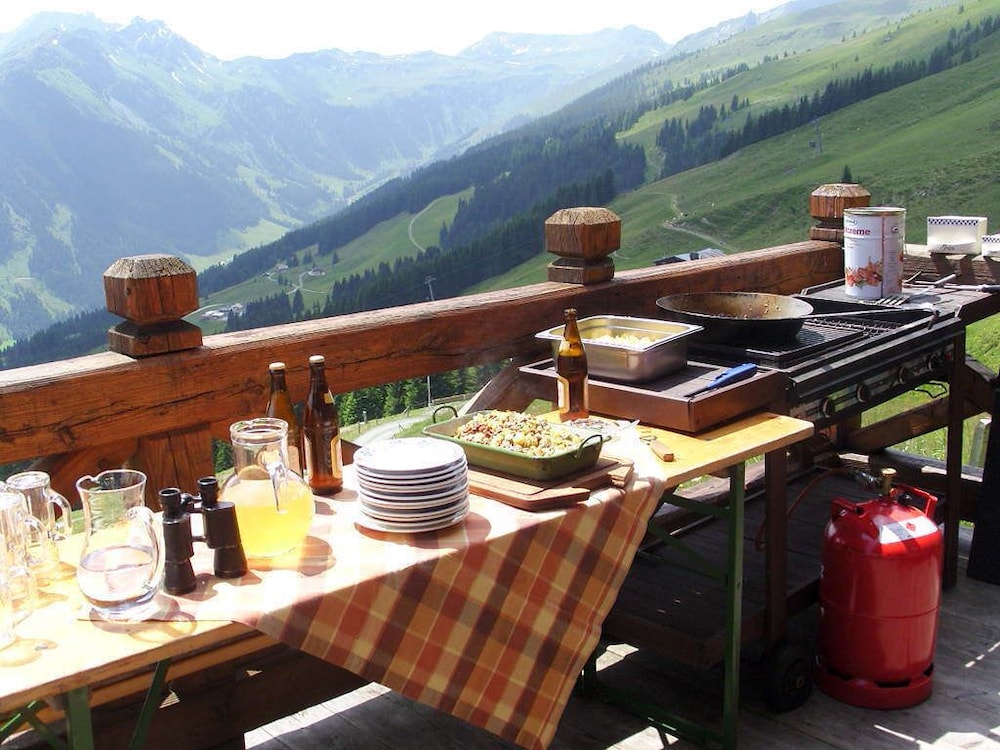 HAUS WOLF IM ALPINE PALACE NEW BALANCE LUXUS RESORT 5/50