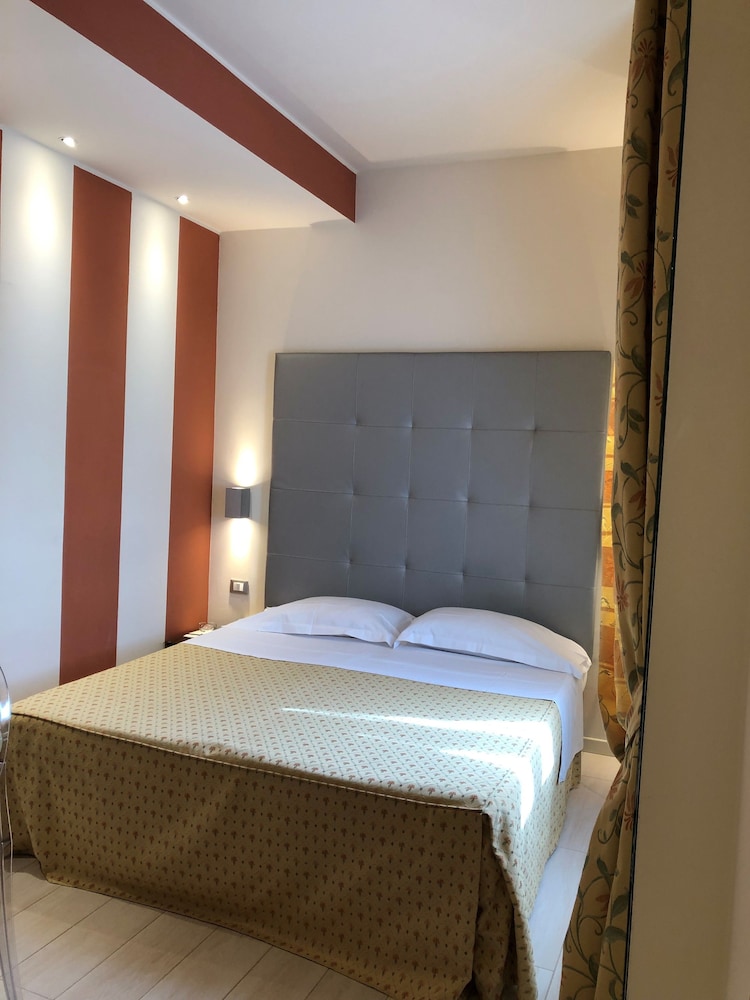Savoia Hotel Regency 7/36