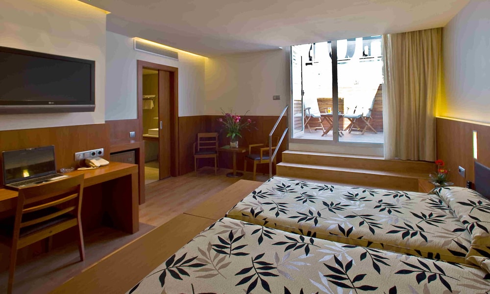 Lleo Hotel 26/40