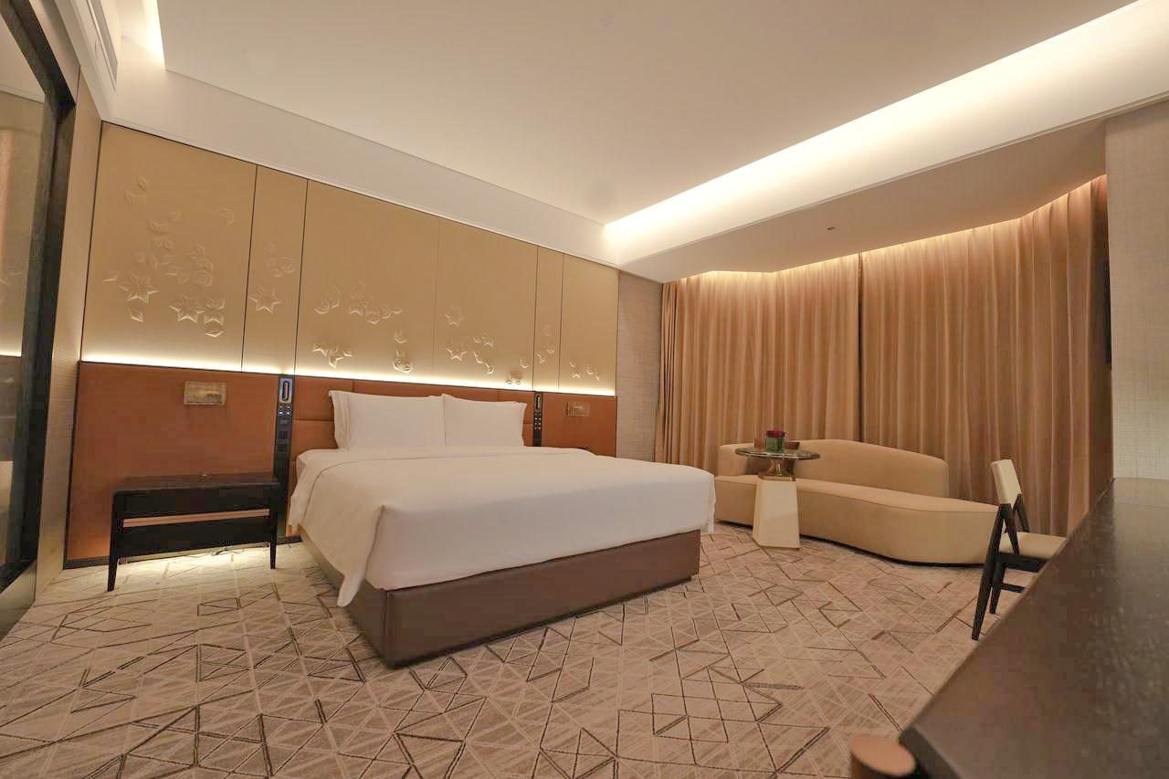 Sky, Executive, King Bed