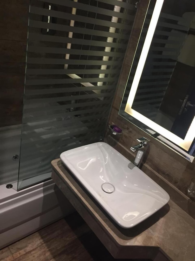 Royal Maadi Hotel 46/48
