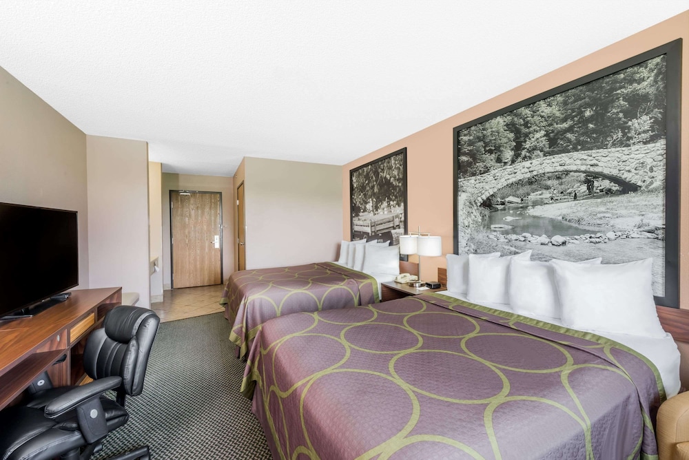Super 8 by Wyndham Winfield/Quail Ridge Area 6/26