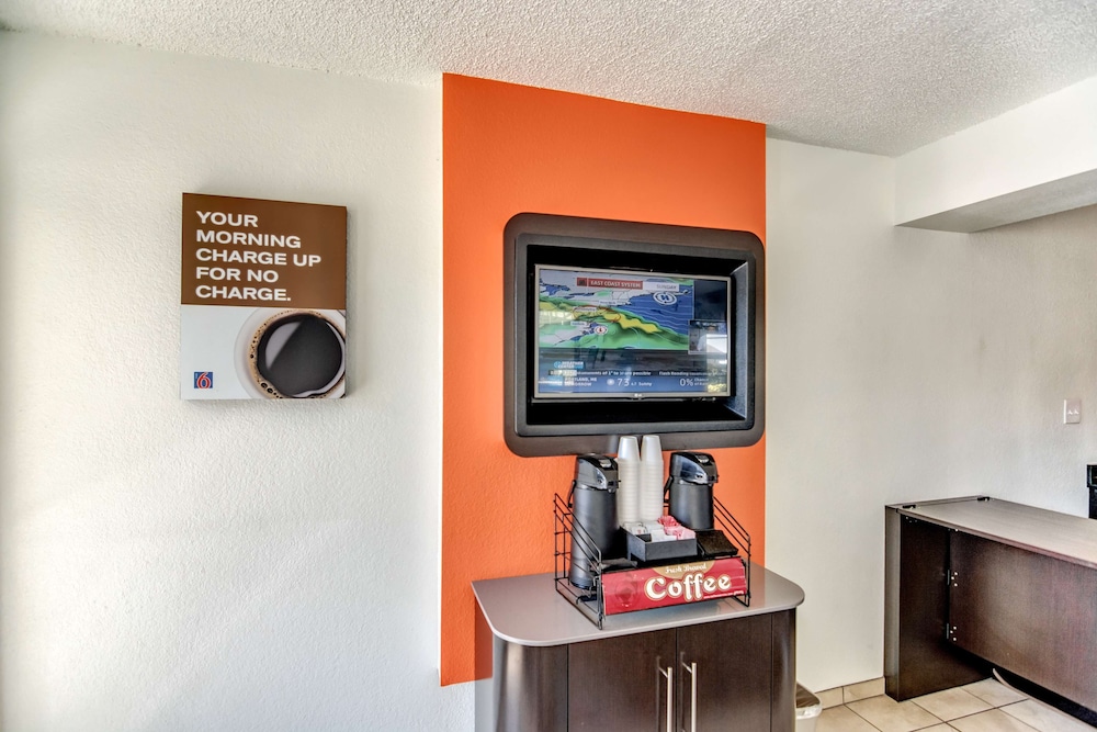 Motel6 Stockton, CA - North 28/46